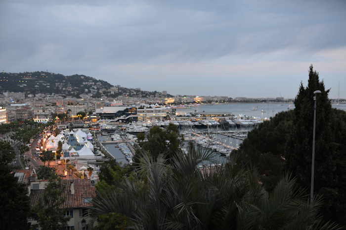 — Tombée de la nuit sur la baie de Cannes - 21:00 — 67e Festival de Cannes —