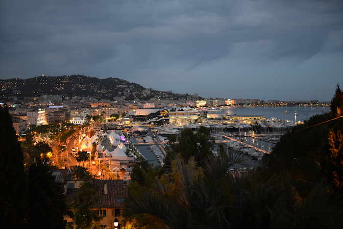— Tombée de la nuit sur la baie de Cannes - 21:30 — 67e Festival de Cannes —
