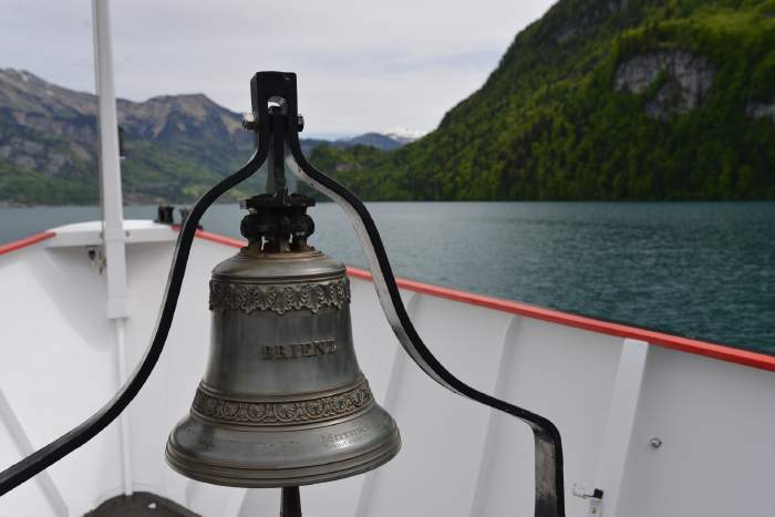 Cloche du "Brienz" sur le lac de Brienz