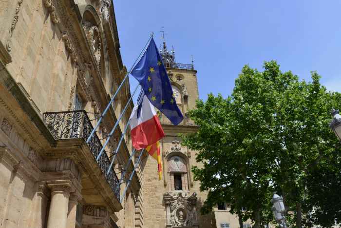 — Tour de l'horloge — Place de l'Hôtel-de-Ville — Aix-en-Provence —