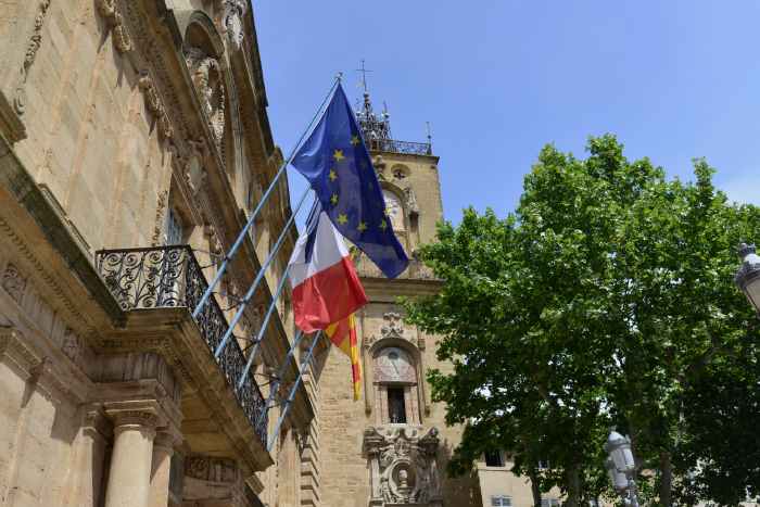 — Tour de l'horloge — Place de l'Hôtel-de-Ville — Aix-en-Provence —