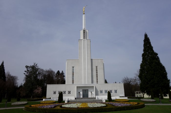 "Église de Jésus-Christ des saints des derniers jours" ou "Église des Mormons" — Zollikofen - Canton de Bern/Berne