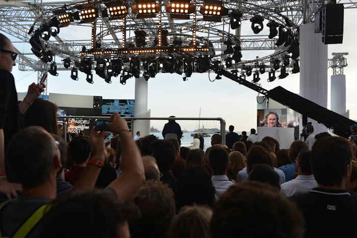 — Interview de G Depardieu et J. Bisset sur le plateau du Gd Journal de Canal+ —