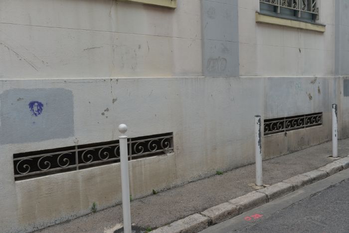 — Anciennes Halles municipales — Toulon —