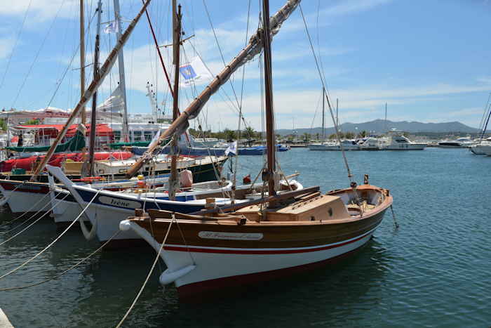 — Pointus dans le port de Sanary — Sanary/sur/mer —