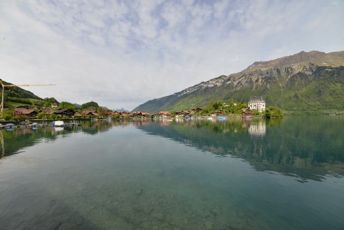 Le Seeburg vu depuis la rive du lac de Brienz — Iseltwald