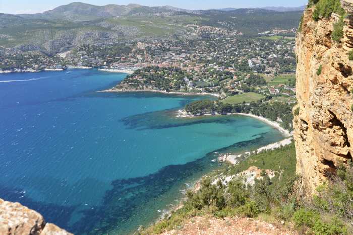 — Baie de Cassis vue depuis la route des crêtes — Falaises du Cap Canaille
