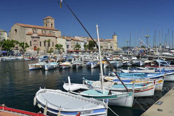 — Eglise "Notre Dame de l'Assomption" sur les quais du vieux Port de La Ciotat —