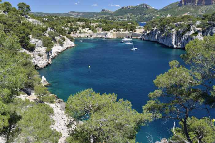 — Calanques de Marseille à Cassis vues depuis le littoral —