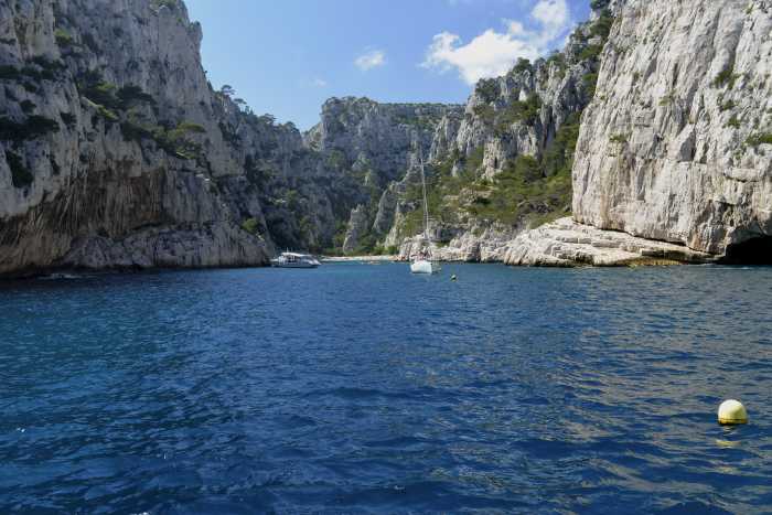 — Calanques de Marseille à Cassis vues depuis la mer —