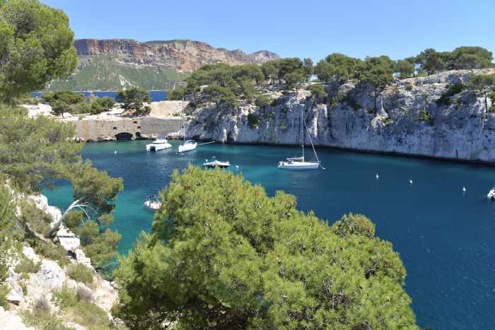 — Calanques de Marseille à Cassis vues depuis le littoral —