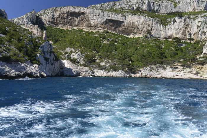 — Calanques de Marseille à Cassis vues depuis la mer —