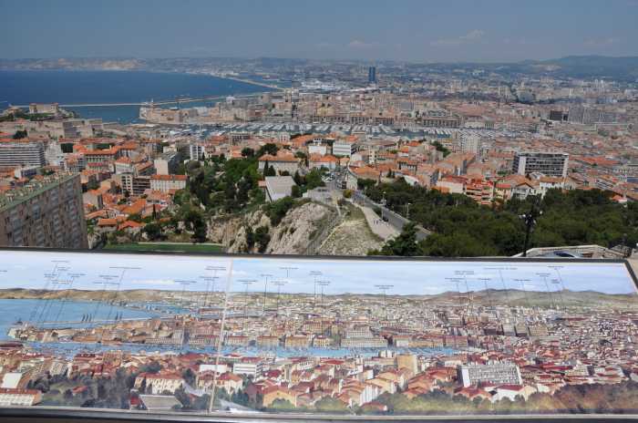 — Table d'orientation - Terrasse de la basilique "Notre Dame" de la Garde - Marseille —