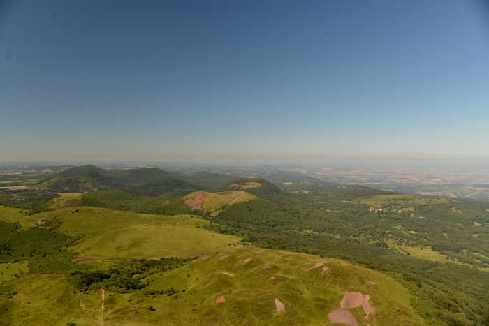 — Vue Panoramique des Dômes du côté de Volvic depuis le sommet du Puy-de-Dôme - Clermont-Ferrand —