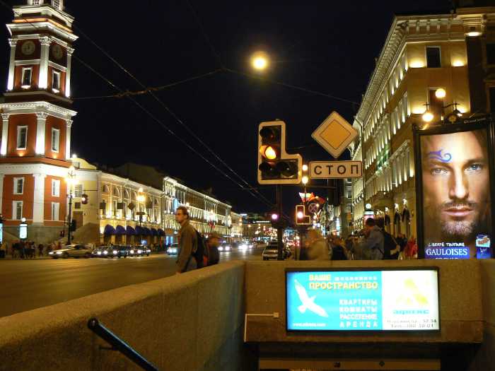 — Publicité "Gauloises" - Saint-Petersbourg —