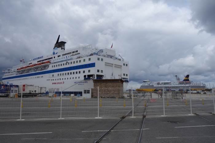— Corsica-Sardinia/SNCM ferries dans le port de Toulon - Toulon —