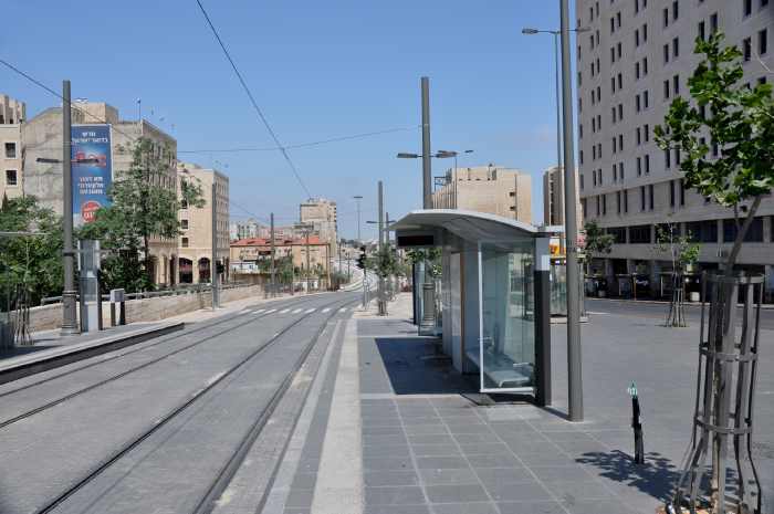 Première ligne de tramway à la veille des essais - Jérusalem