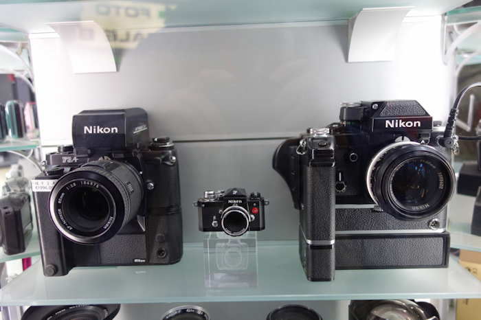 — Magasin spécialisé dans la photographie - Expo appareils anciens - Cologne —