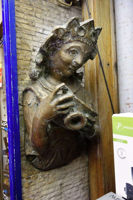 — Buste installé à l'entrée d'une boutique spécialisée dans la photographie - Cologne —