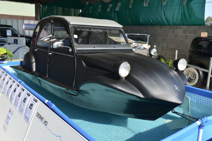 — 2 CV "aquatique" — Foire/Expo Clermont-Cournon — Clermont-Cournon —