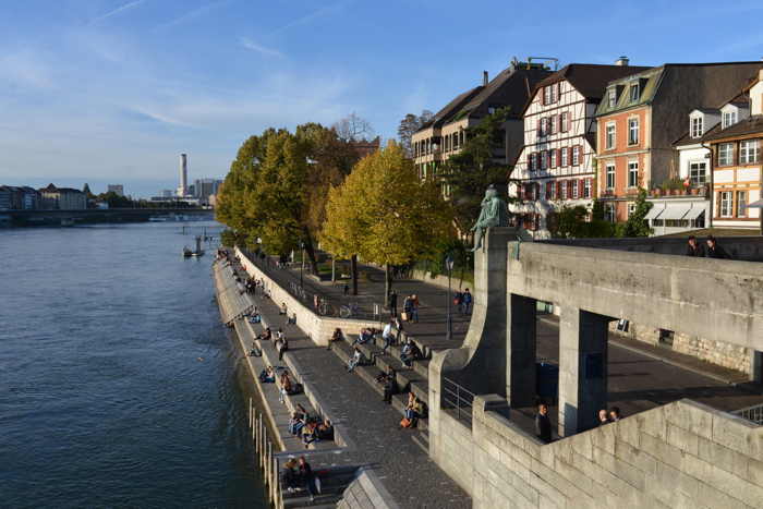 — Statue d'Helvétia vue depuis le Mittlere Brücke - Bâle/Basel —