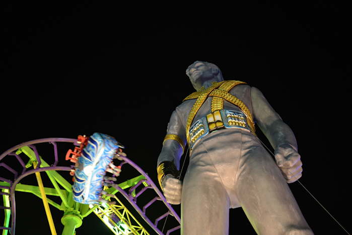 — Effigie géante de Michael Jackson sur un parc d'attractions foraines — Bâle/Basel —