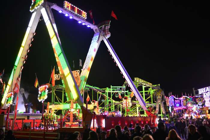 — Effigie géante de Michael Jackson sur un parc d'attractions foraines — Bâle/Basel —