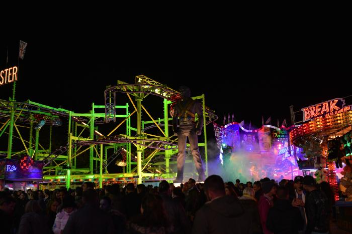 — Effigie géante de Michael Jackson sur un parc d'attractions foraines — Bâle/Basel —