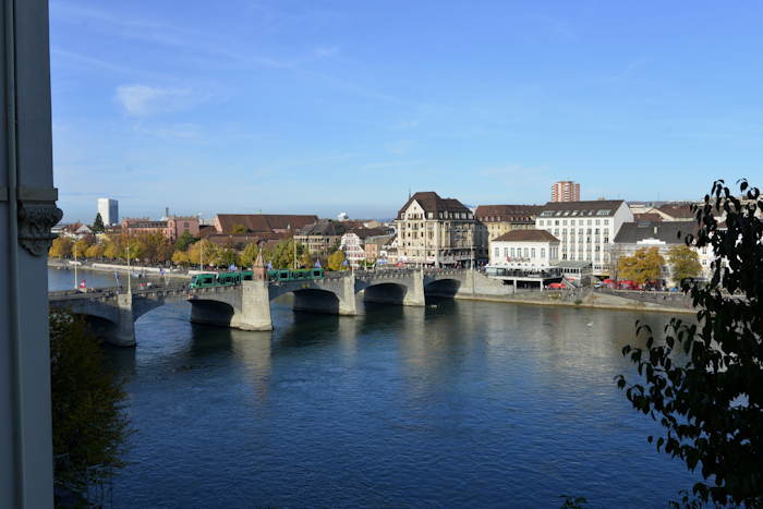 — Mittlere Brücke pris depuis l'Augustinerstrasse dans le quartier historique - Bâle/Basel —