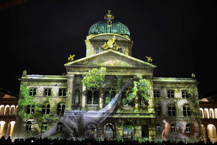 — Son et Lumière sur la façade du Parlement — Bern/Berne —