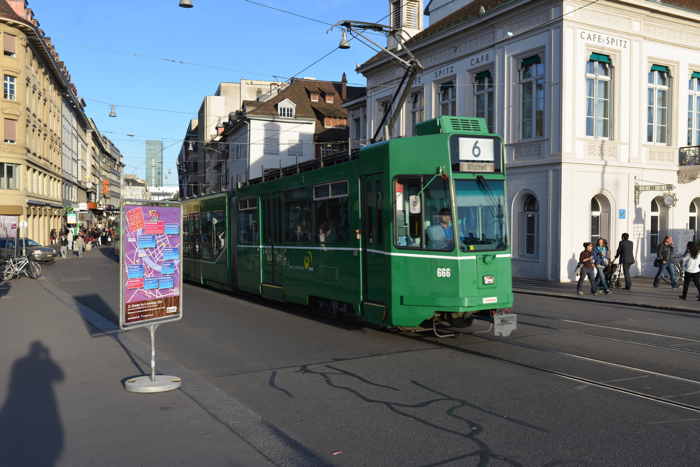 — Tramway vu depuis le Mittlere Brücke - Bâle/Basel —