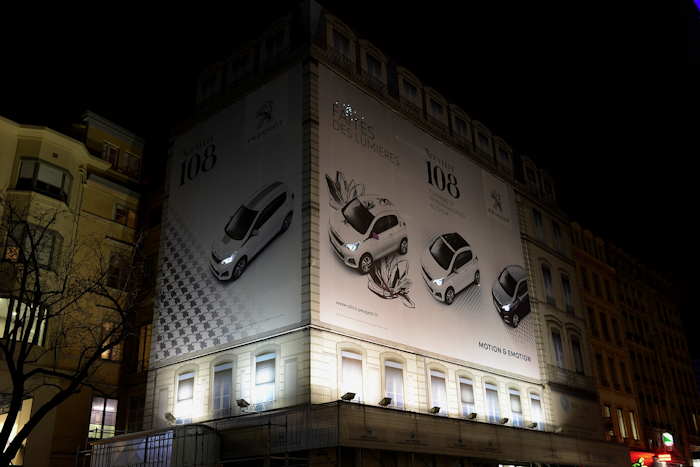 "Faîtes des lumières"  "Fête des lumières"  — Publicité Peugeot — Place Bellecour — Fête des lumières — Lyon —