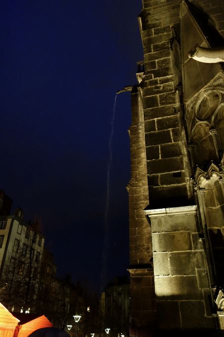 — Gargouille en façade de la Cathédrale Notre-Dame de l'Assomption — Clermont-Fd —