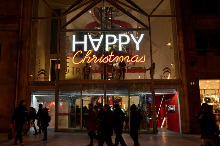 "Happy Christmas Revolution"  — Hall d'exposition Citroën — Champs-Elysées - Paris - 