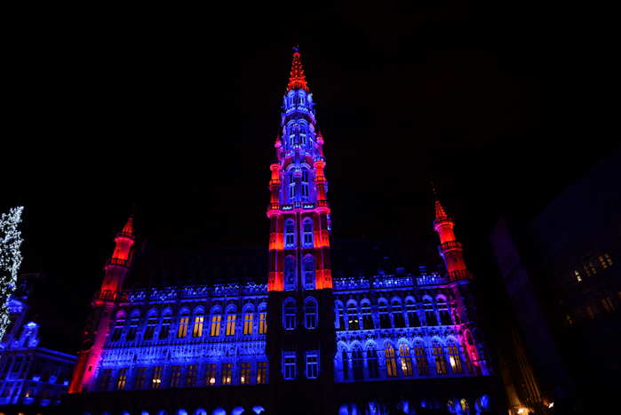 — Hôtel-de-ville sur la Grand-Place — Bruxelles —