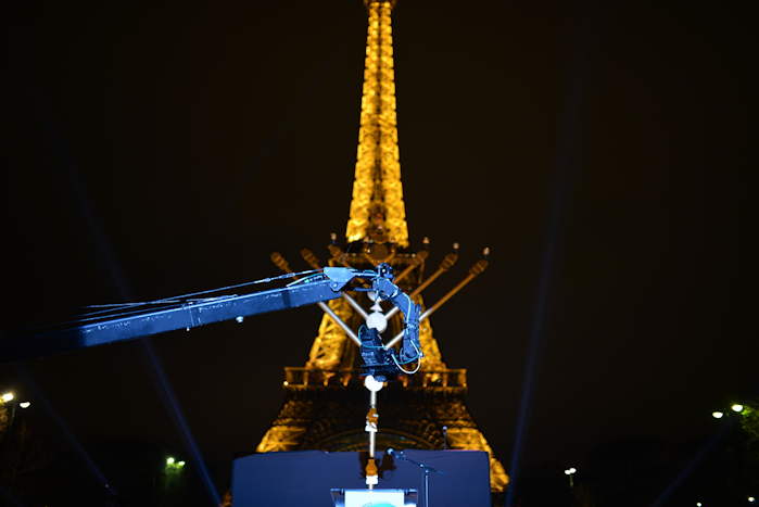 — Fête d'Hanoucca sur le champ de Mars avec en fond, la tour Eiffel — Paris —