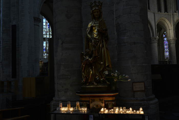 — Statue de Ste Gudule — cathédrale St Michel & Ste Gudule — Bruxelles —