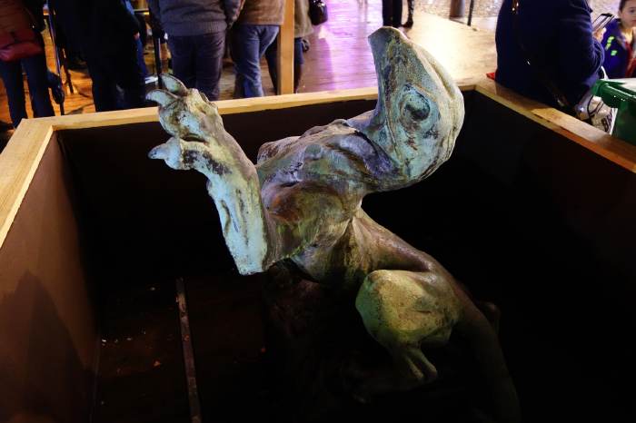 — Statue — Marché de Noël — Place des poissons — Bruxelles —