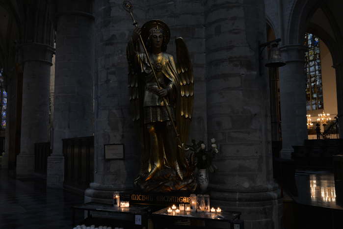 — Statue de l'archange Michel — cathédrale St Michel & Ste Gudule — Bruxelles —