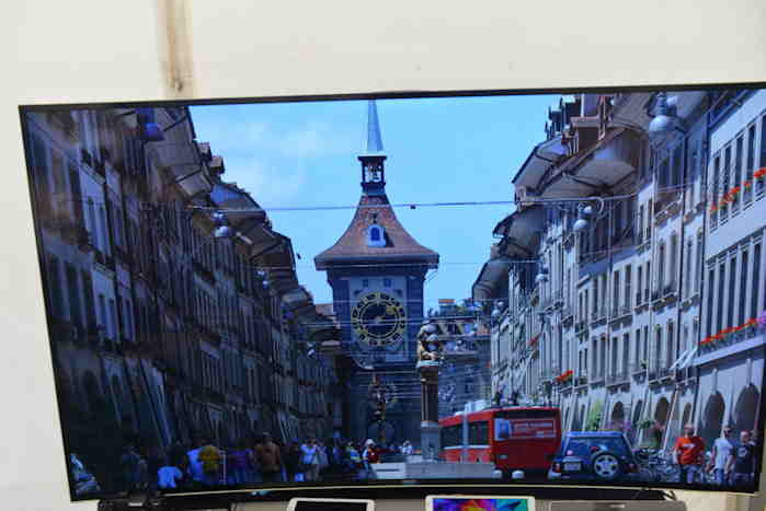 Vidéos publicitaires sur écran Samsung Haute définition 4k  — Tour de l'horloge vue depuis la Kramgasse — Bern/Berne —