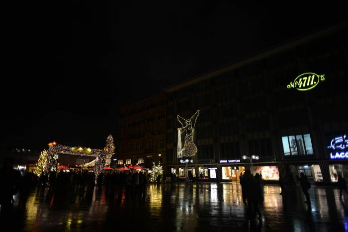 — Entrée du marché de Noël sur l'esplanade de la cathédrale - Cologne —