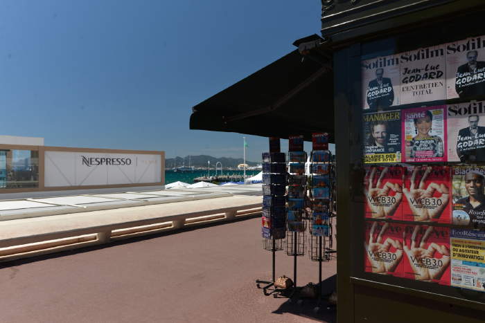 — Kiosque à journaux — Festival de Cannes — Cannes —