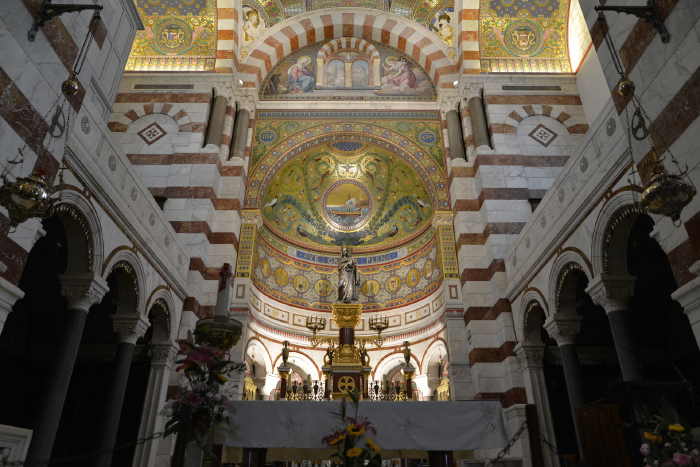 — Statue de la "Sainte Vierge" Marie sur le maître-autel — Basilique de Notre-Dame-de-la-Garde — Marseille —