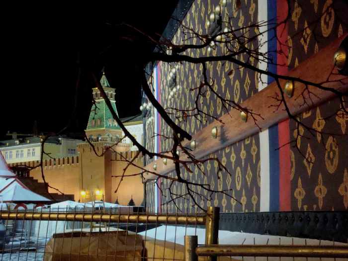 — Malle géante Expo Louis Vuitton — Place Rouge — Moscou —