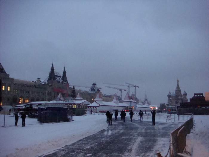 — Patinoire devant le magasin Gum — Place Rouge — Moscou —