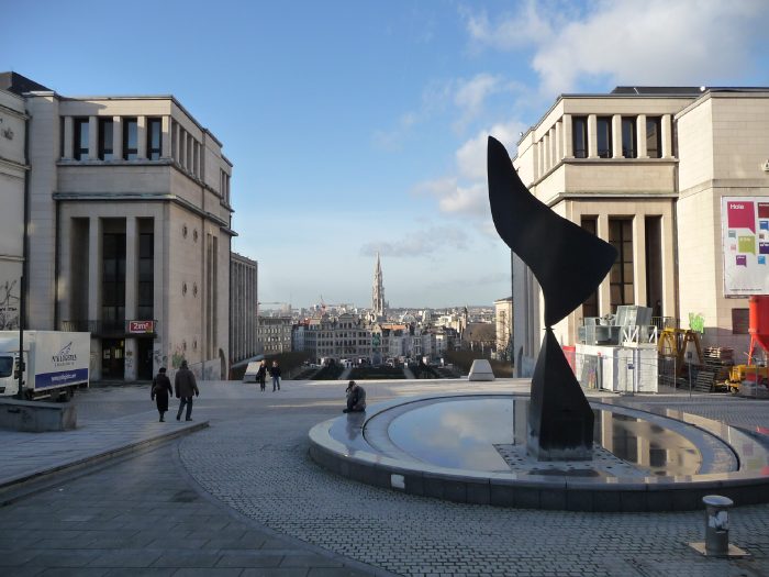 — Perspective sur la tour de l'hôtel de ville — Bruxelles —