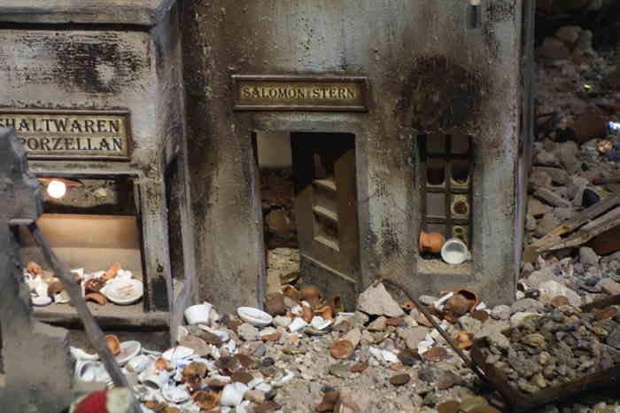 — Crèche de la Paix en gare de Cologne (HauptBahnhof) — Cologne —