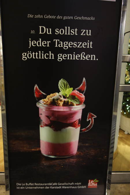 — Publicité au Karstadt — Cologne —