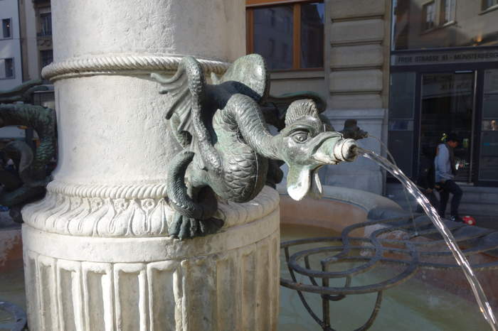 — Fontaine aux quatre basilics — Bâle/Basel —