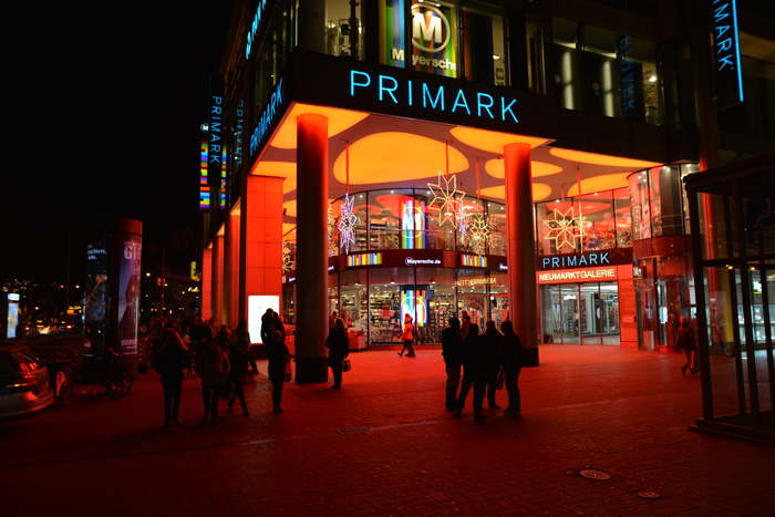 Arcade Neumarkt vue de nuit — Cologne/Köln